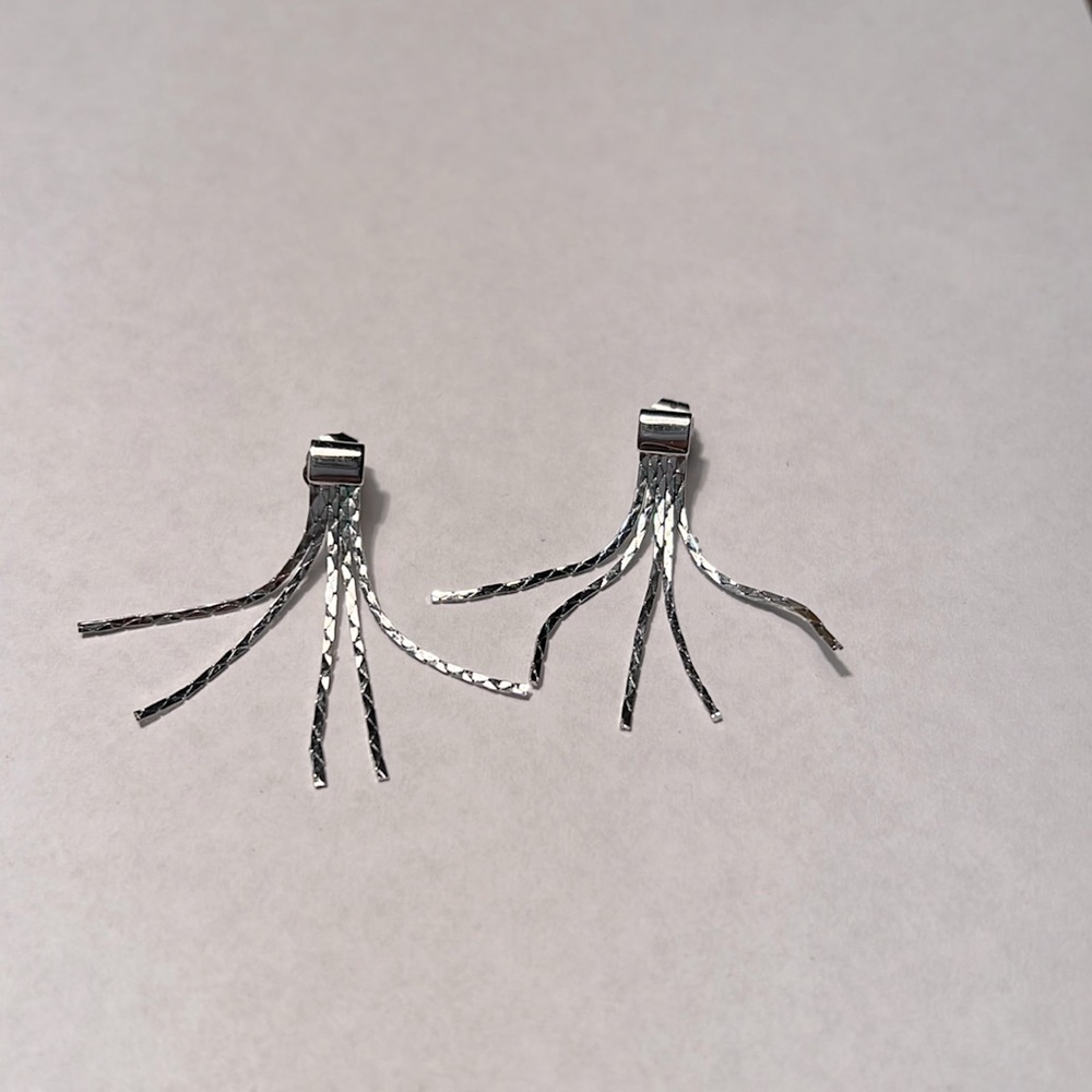 Avon Dangling Shapeable earrings